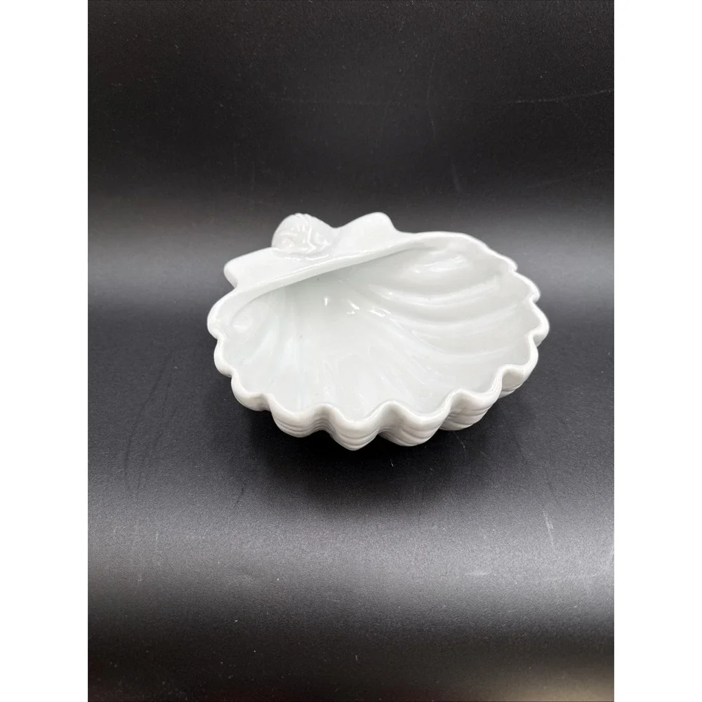 Pottery Barn White Clam Scallop Shell Appetizer / Soap Dish Discontinued EUC